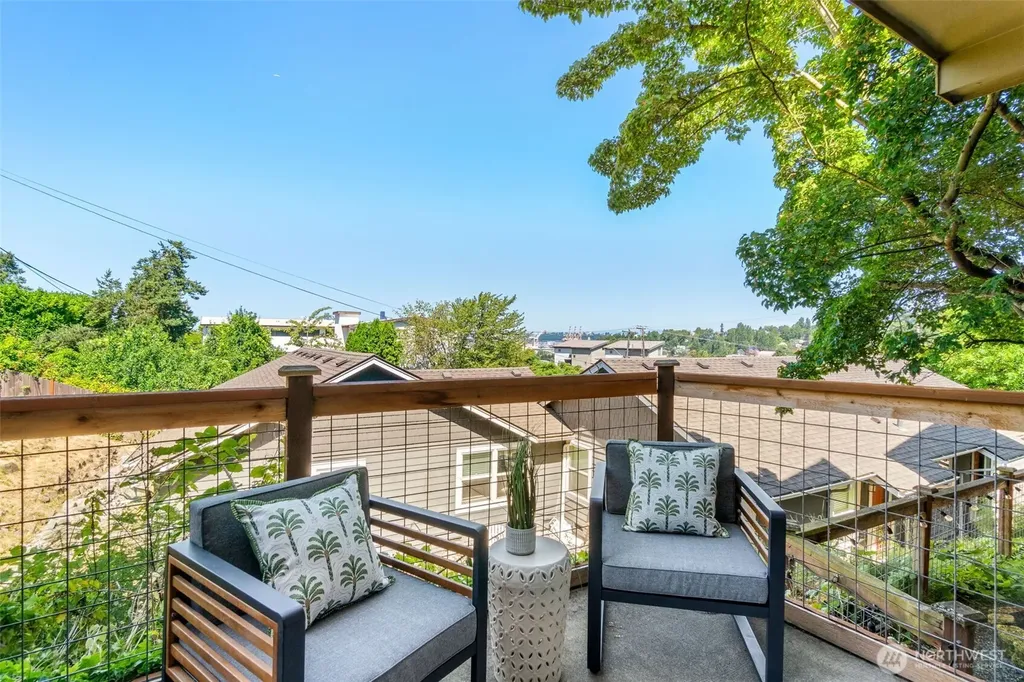 3028 SW Avalon Way Seattle WA 98126