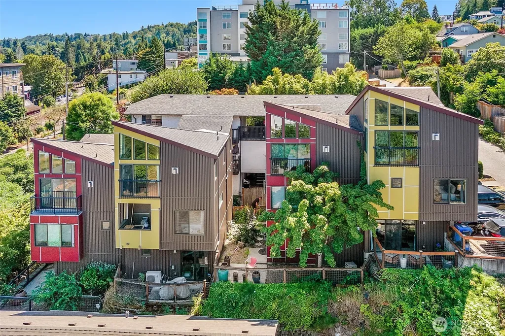3028 SW Avalon Way Seattle WA 98126