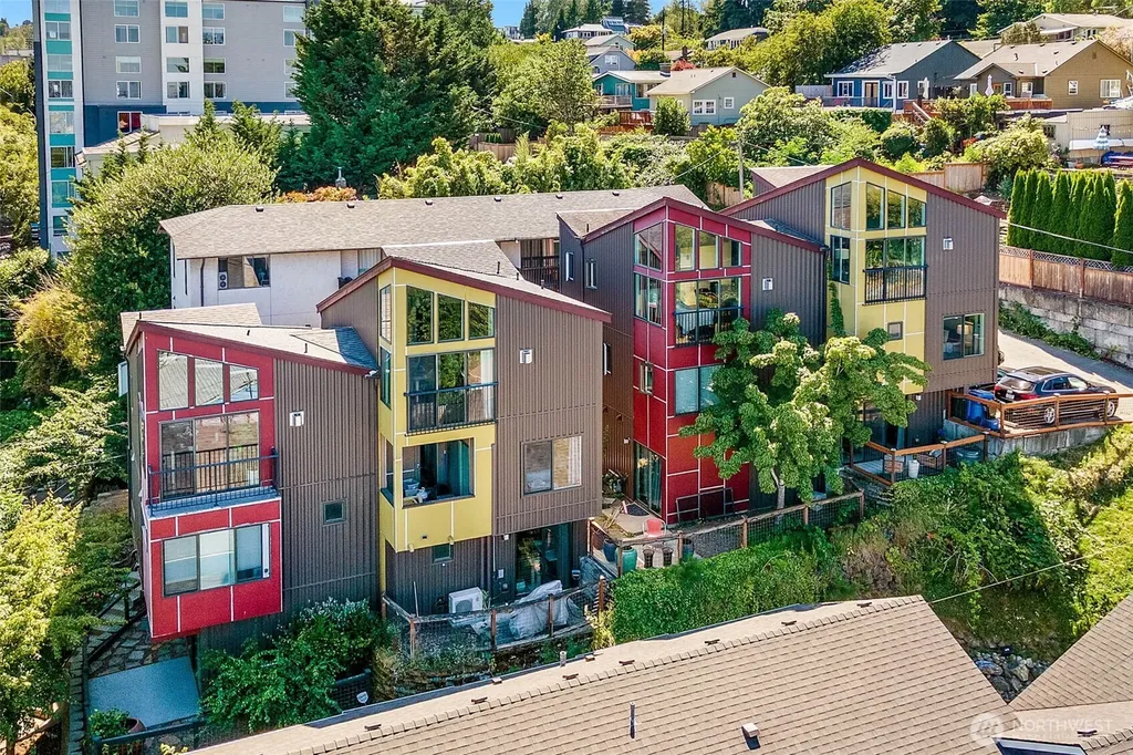 3028 SW Avalon Way Seattle WA 98126