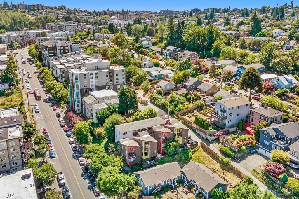 3028 SW Avalon Way Seattle WA 98126