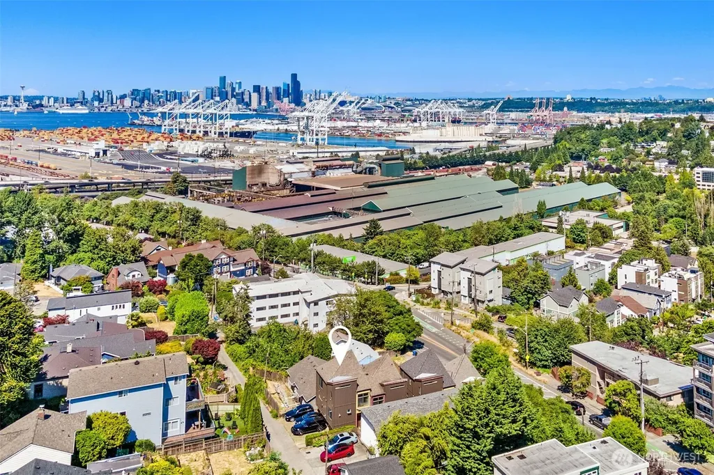 3028 SW Avalon Way Seattle WA 98126