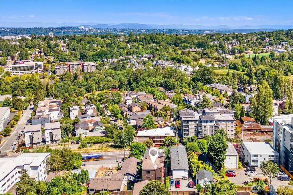 3028 SW Avalon Way Seattle WA 98126