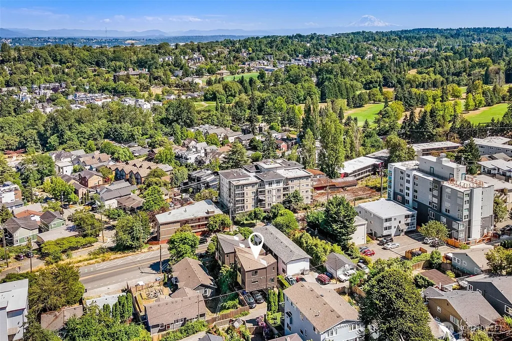 3028 SW Avalon Way Seattle WA 98126