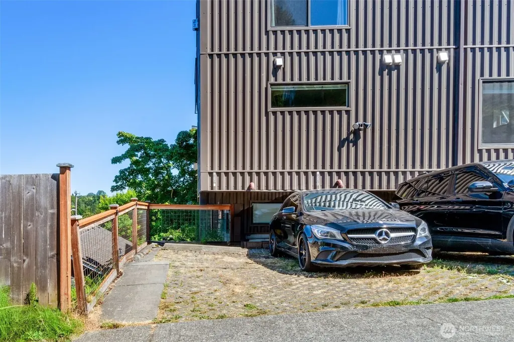 3028 SW Avalon Way Seattle WA 98126