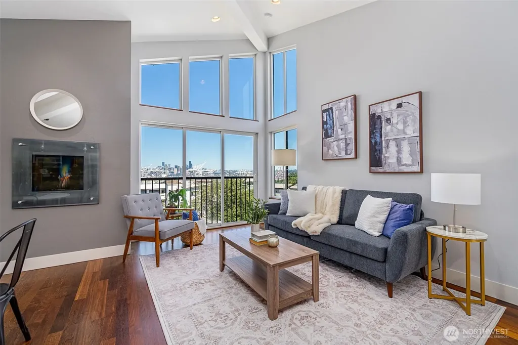 3028 SW Avalon Way Seattle WA 98126