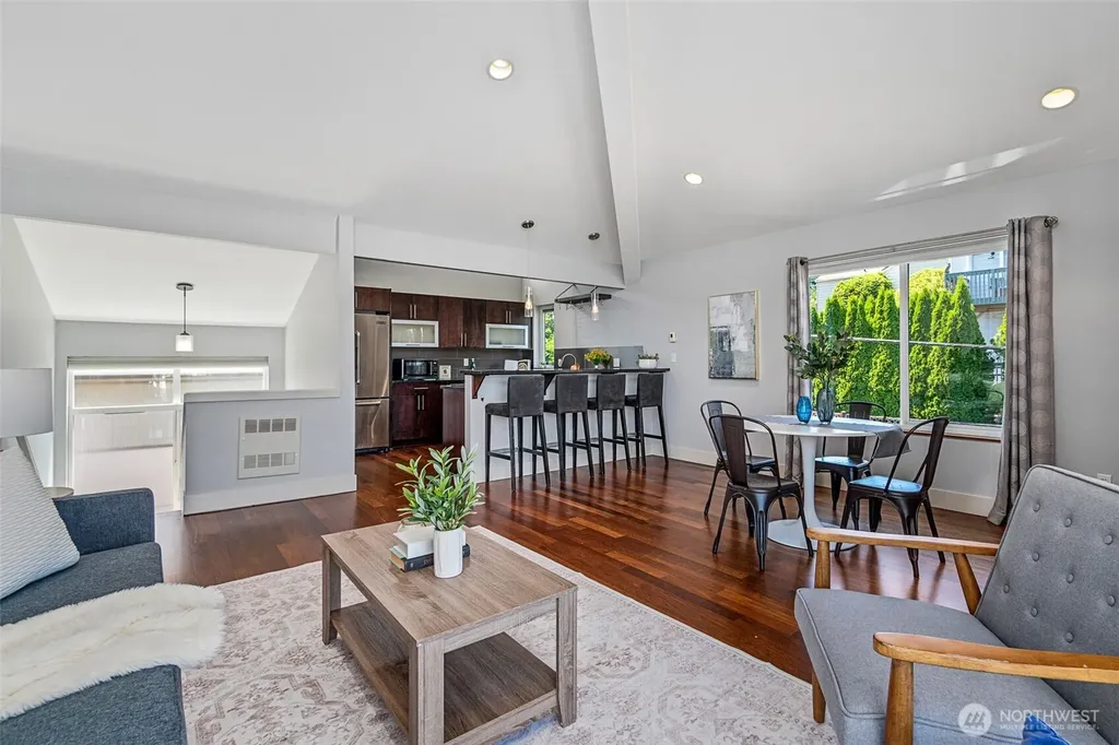 3028 SW Avalon Way Seattle WA 98126