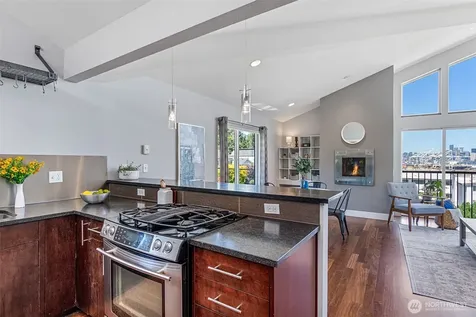 3028 SW Avalon Way Seattle WA 98126