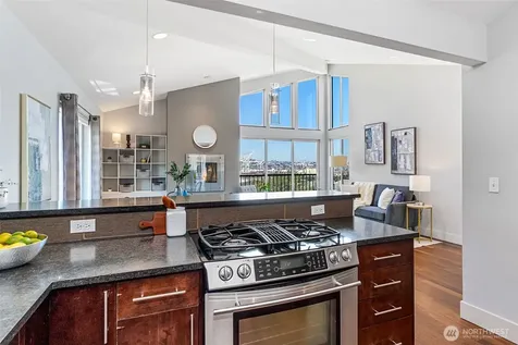 3028 SW Avalon Way Seattle WA 98126