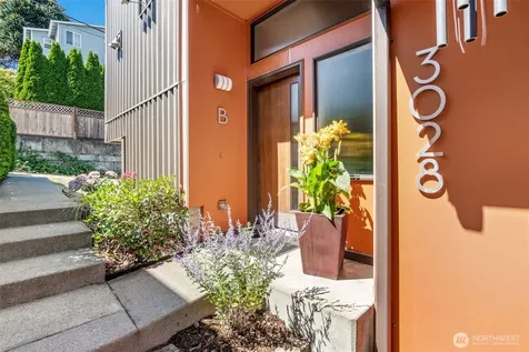 3028 SW Avalon Way Seattle WA 98126