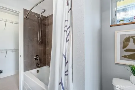 3028 SW Avalon Way Seattle WA 98126