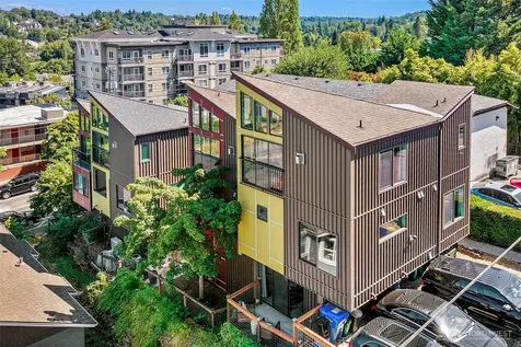 3028 SW Avalon Way Seattle WA 98126
