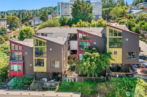 3028 SW Avalon Way Seattle WA 98126