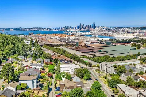 3028 SW Avalon Way Seattle WA 98126