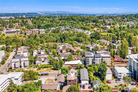 3028 SW Avalon Way Seattle WA 98126