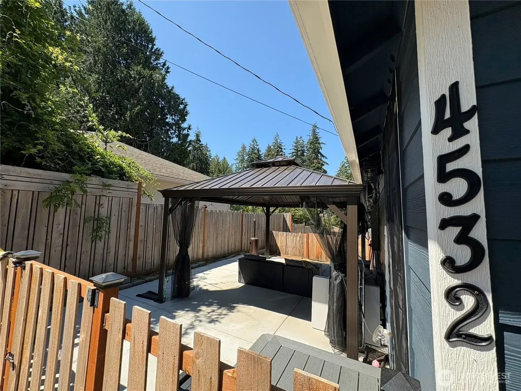 4532 The Cedars Bremerton WA 98312