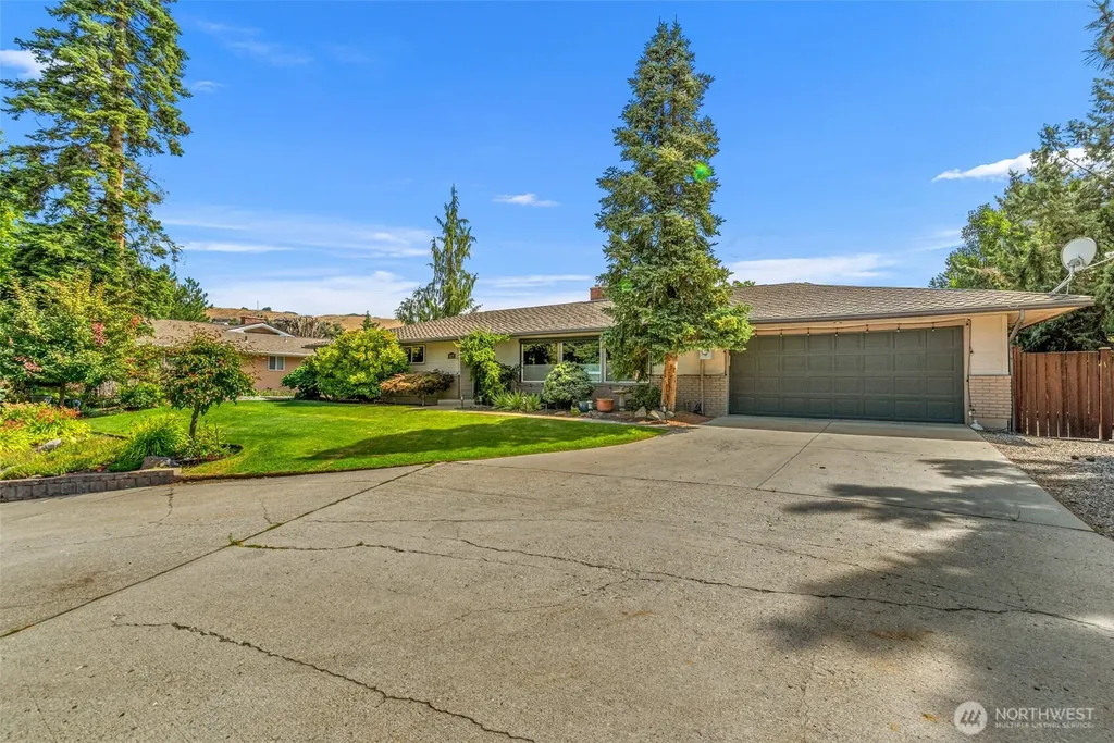 1677 Eastmont Avenue East Wenatchee WA 98802