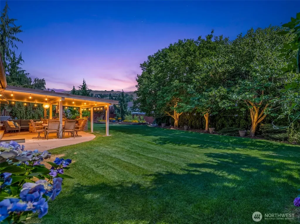 1677 Eastmont Avenue East Wenatchee WA 98802