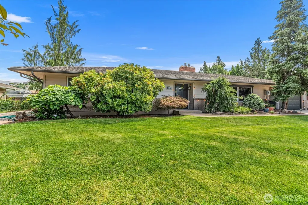 1677 Eastmont Avenue East Wenatchee WA 98802
