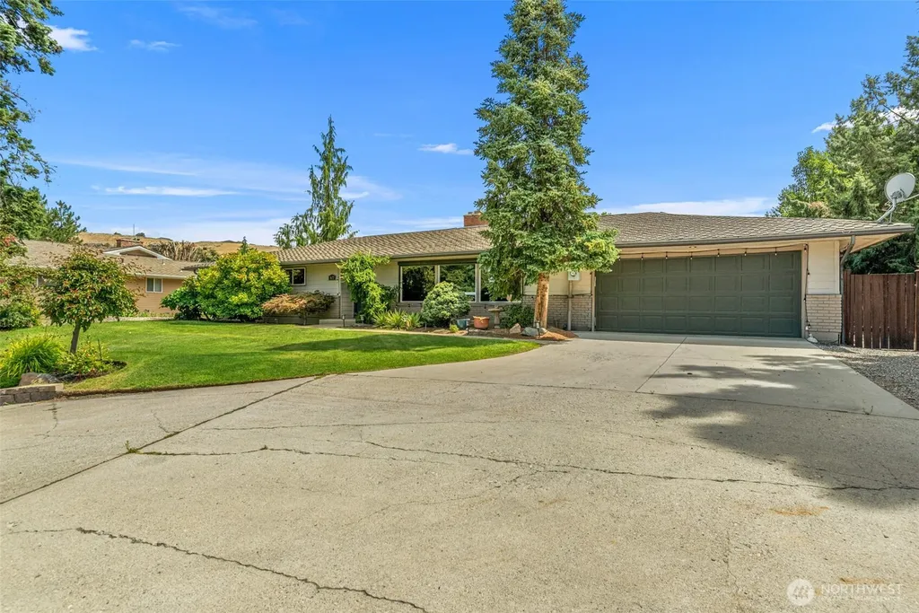 1677 Eastmont Avenue East Wenatchee WA 98802