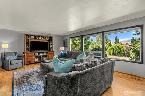 1677 Eastmont Avenue East Wenatchee WA 98802