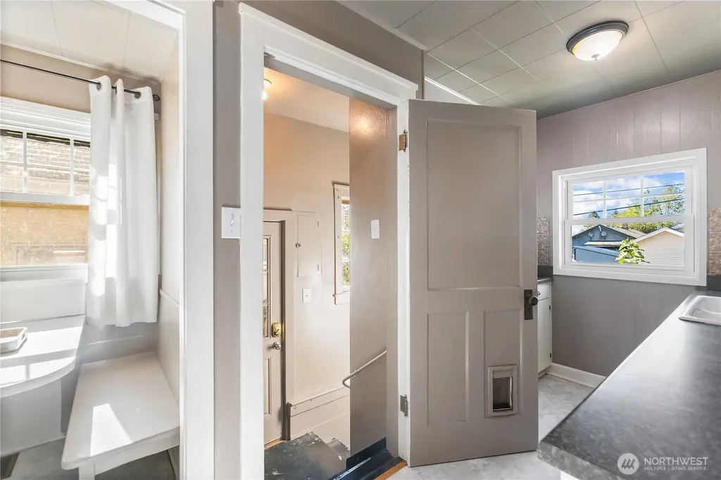 1918 Gregory Way Bremerton WA 98337