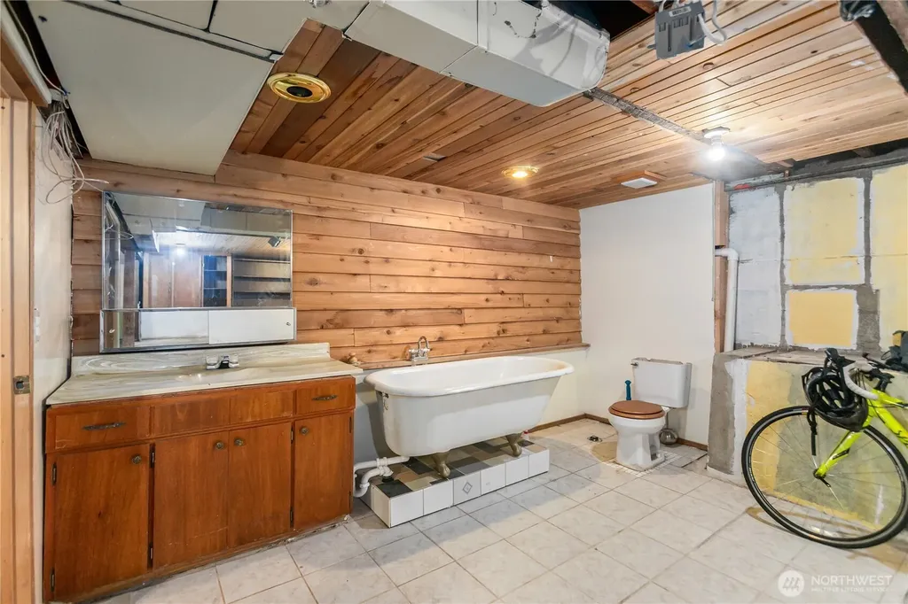 1918 Gregory Way Bremerton WA 98337