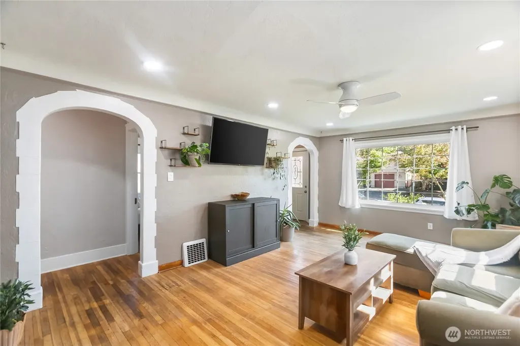 1918 Gregory Way Bremerton WA 98337