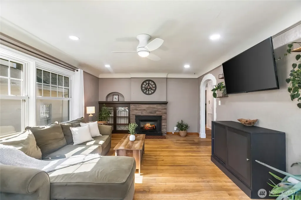 1918 Gregory Way Bremerton WA 98337