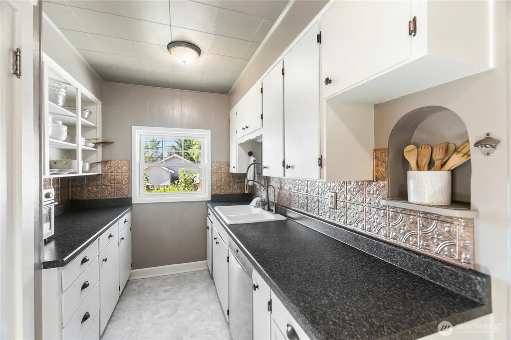 1918 Gregory Way Bremerton WA 98337