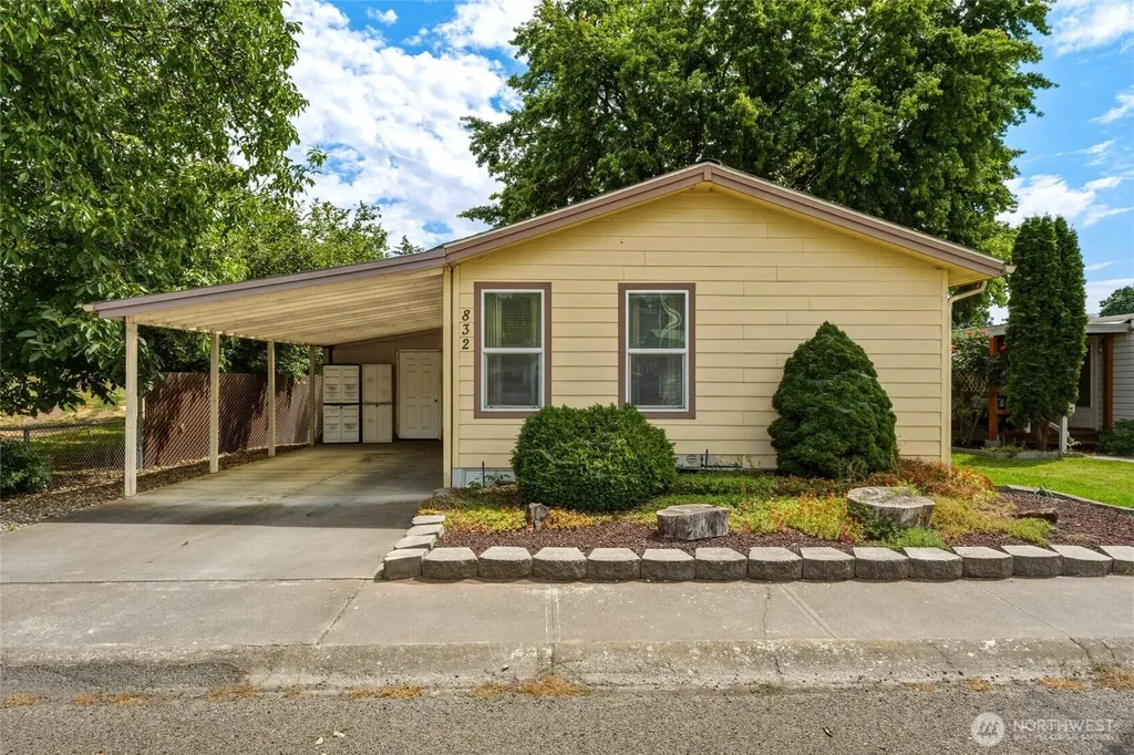 832 SE Scenic View Drive College Place WA 99324
