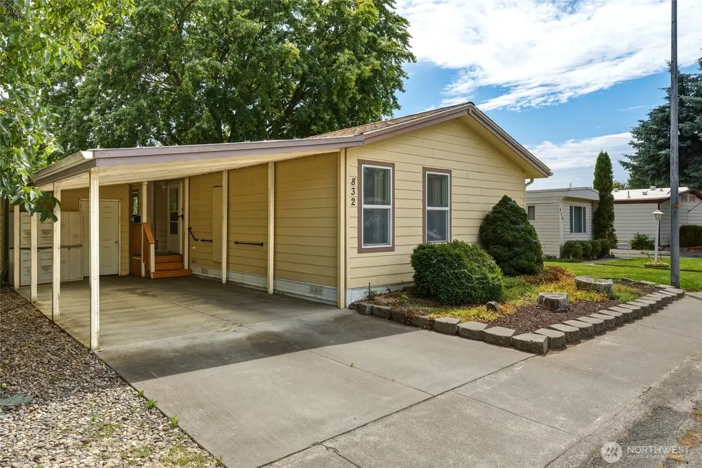 832 SE Scenic View Drive College Place WA 99324
