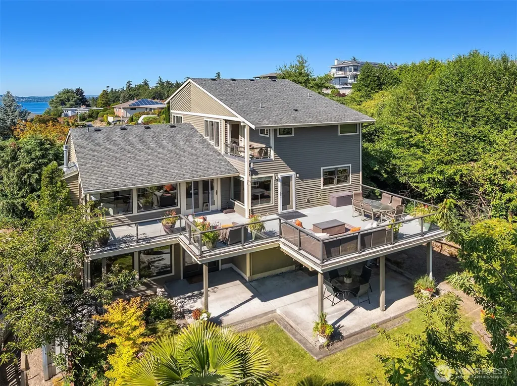 5601 Bradford Street Seattle WA 98116