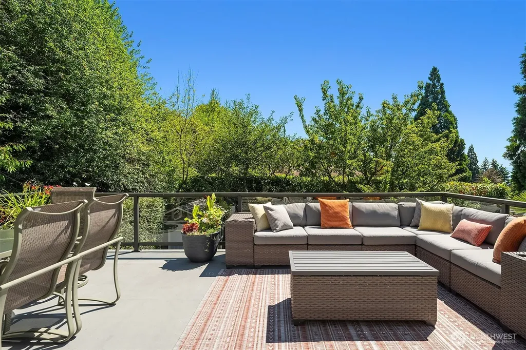 5601 Bradford Street Seattle WA 98116