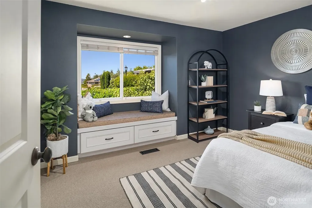 5601 Bradford Street Seattle WA 98116