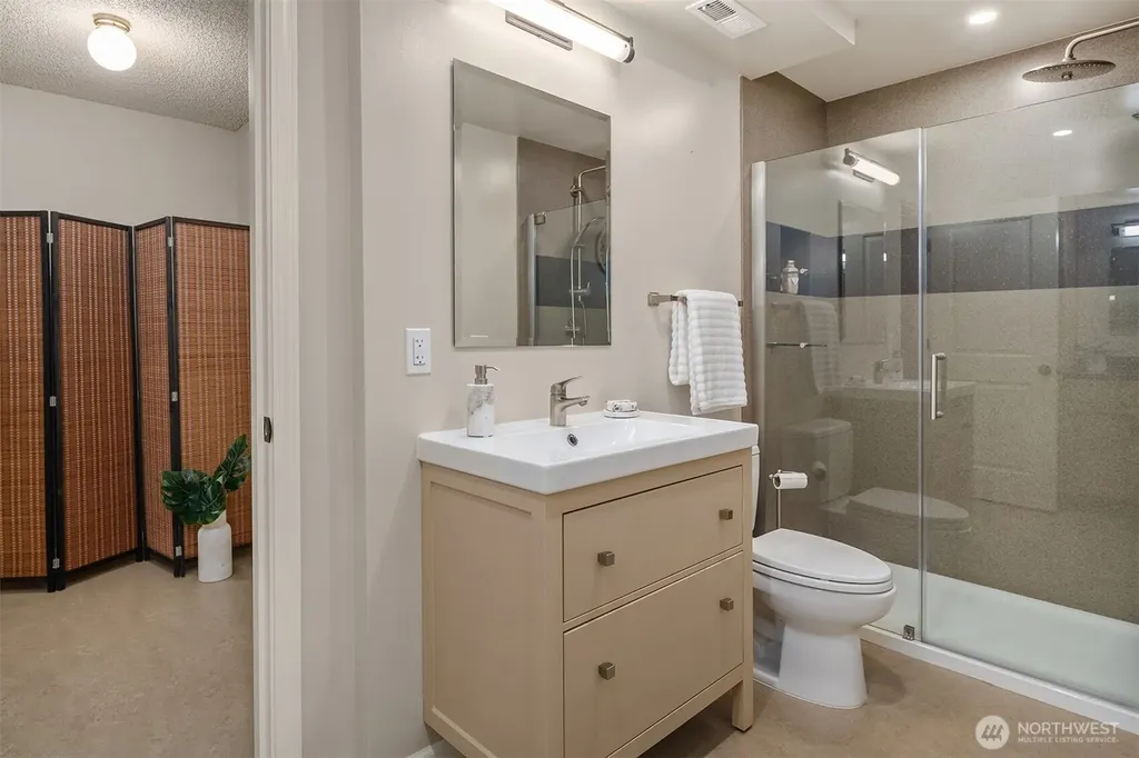5601 Bradford Street Seattle WA 98116