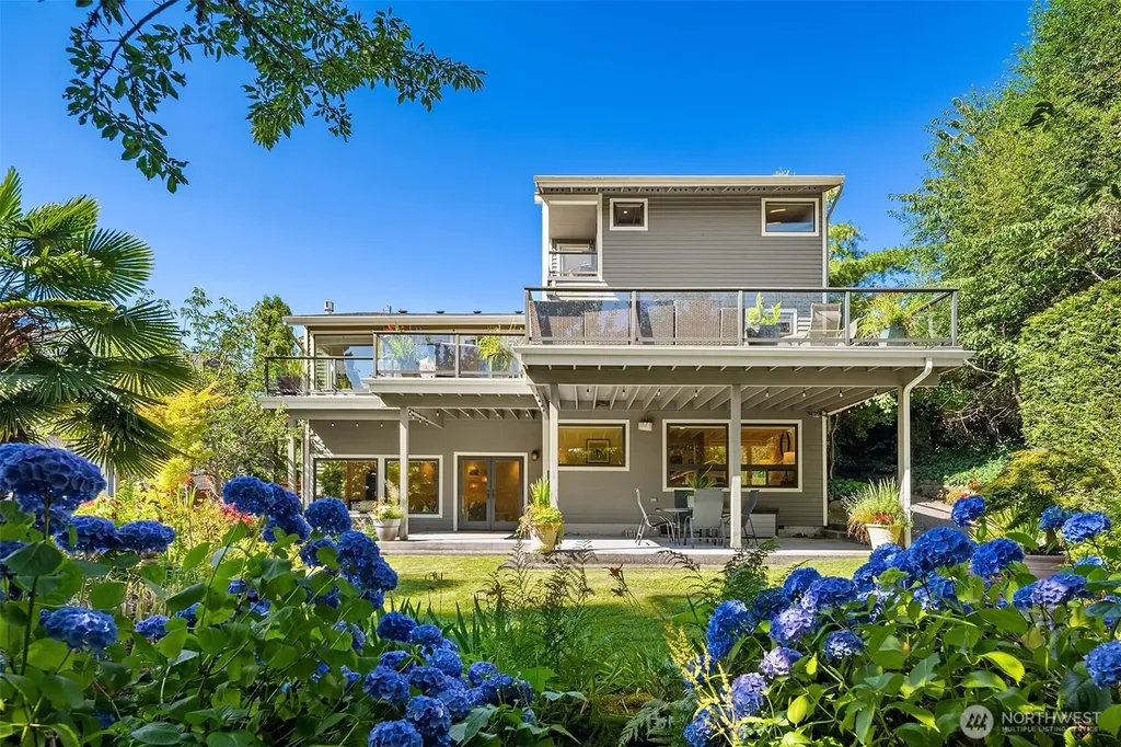 5601 Bradford Street Seattle WA 98116