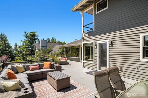 5601 Bradford Street Seattle WA 98116