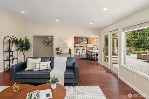 5601 Bradford Street Seattle WA 98116