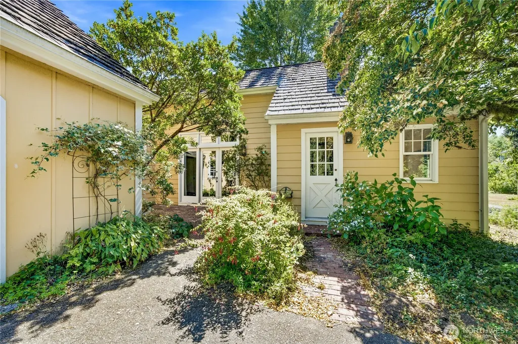 14729 Bear Creek Lane NE Woodinville WA 98077