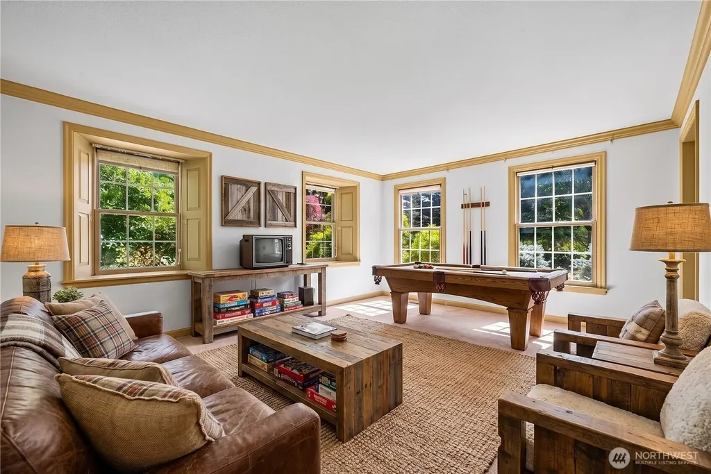 14729 Bear Creek Lane NE Woodinville WA 98077