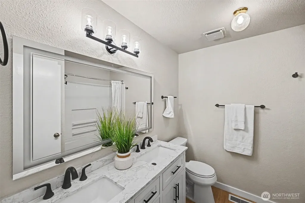 33913 4th Avenue E Roy WA 98580