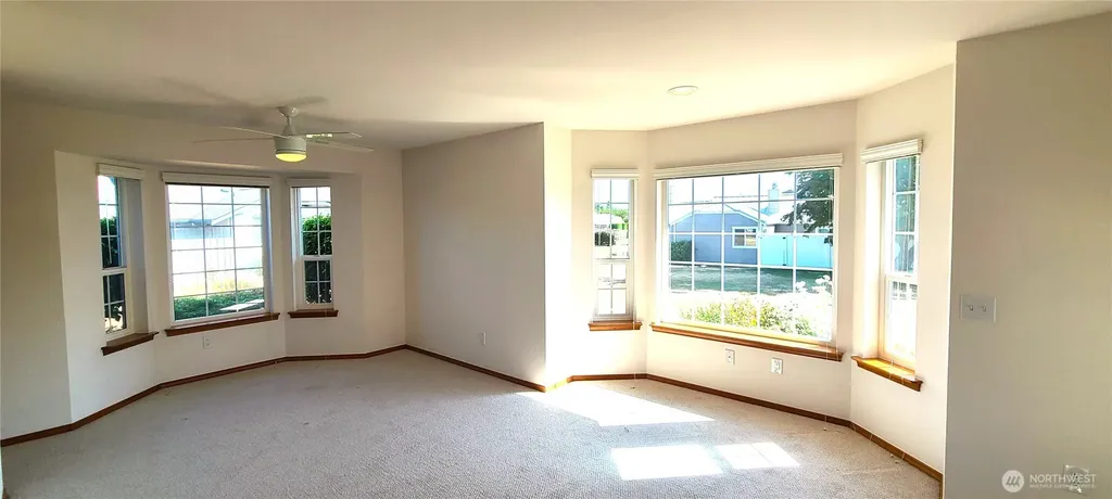 886 N Oxford Way Sequim WA 98382