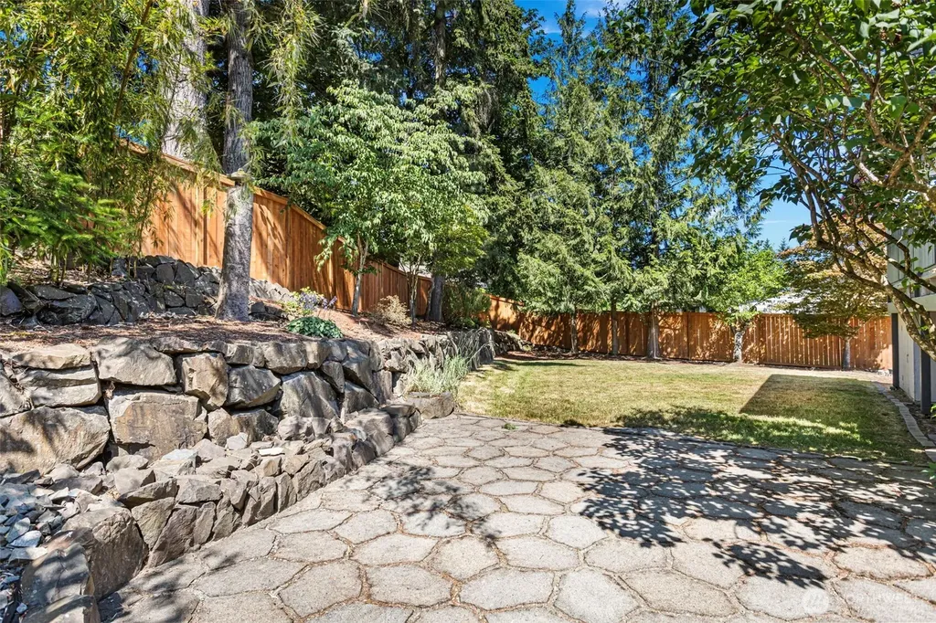 22202 Meridian Avenue S Bothell WA 98021