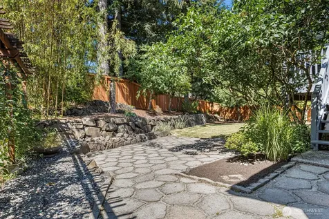 22202 Meridian Avenue S Bothell WA 98021