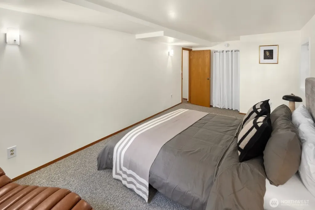 6322 5th Avenue NE Seattle WA 98115