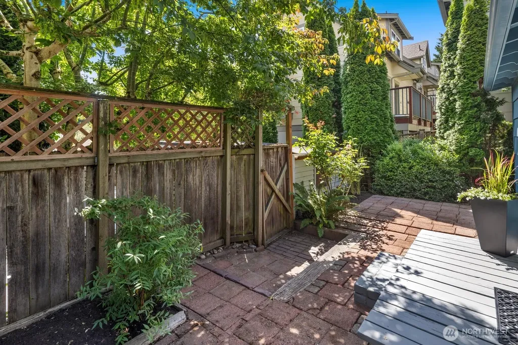 6322 5th Avenue NE Seattle WA 98115