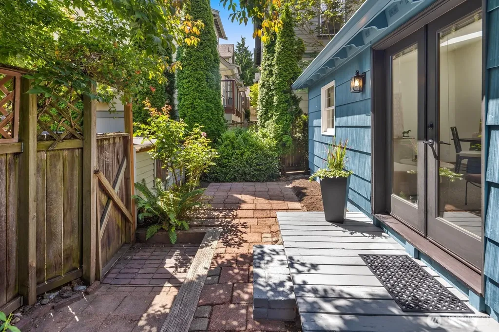 6322 5th Avenue NE Seattle WA 98115