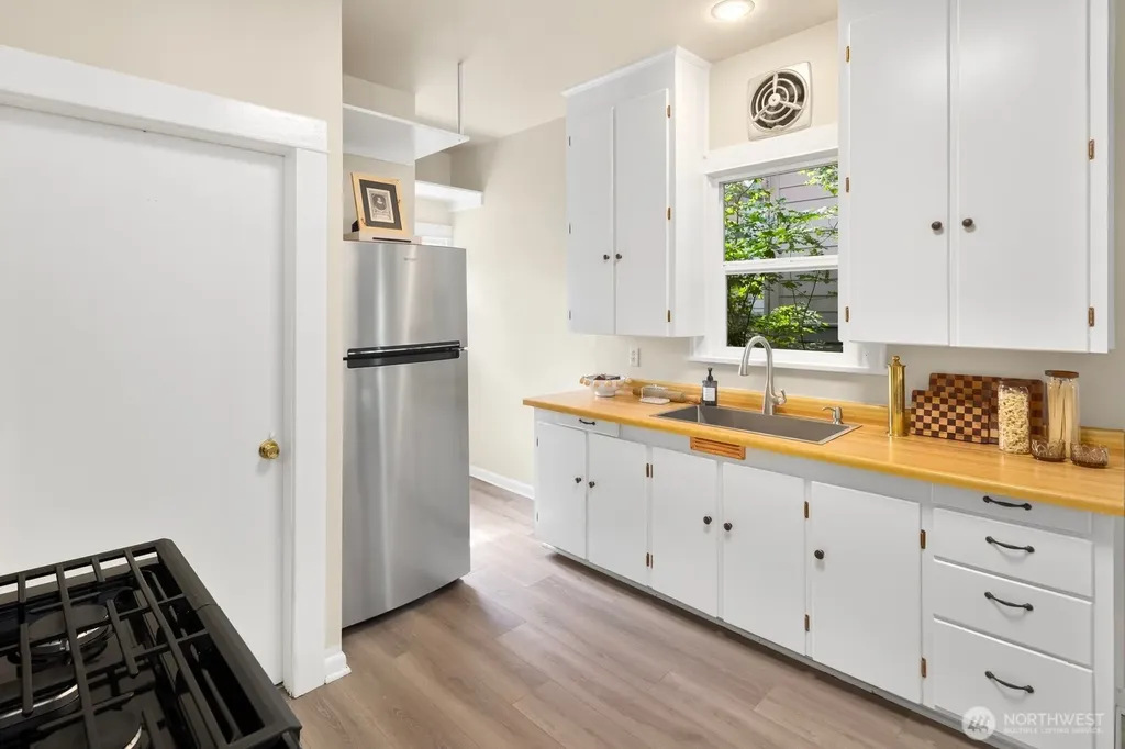 6322 5th Avenue NE Seattle WA 98115