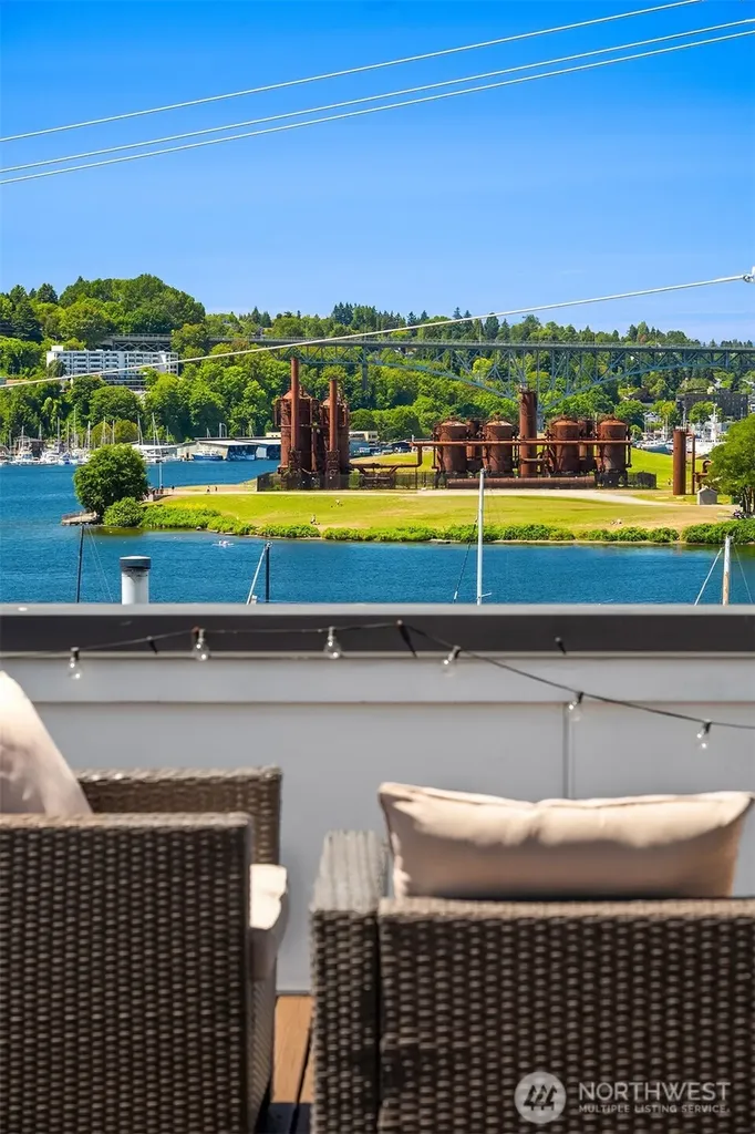 2723 Yale Terrace Avenue E Seattle WA 98102