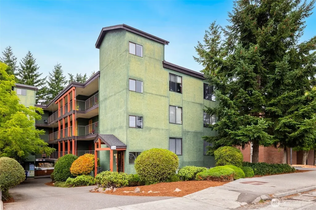712 N 143rd Street Seattle WA 98133